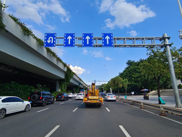 道路标识牌